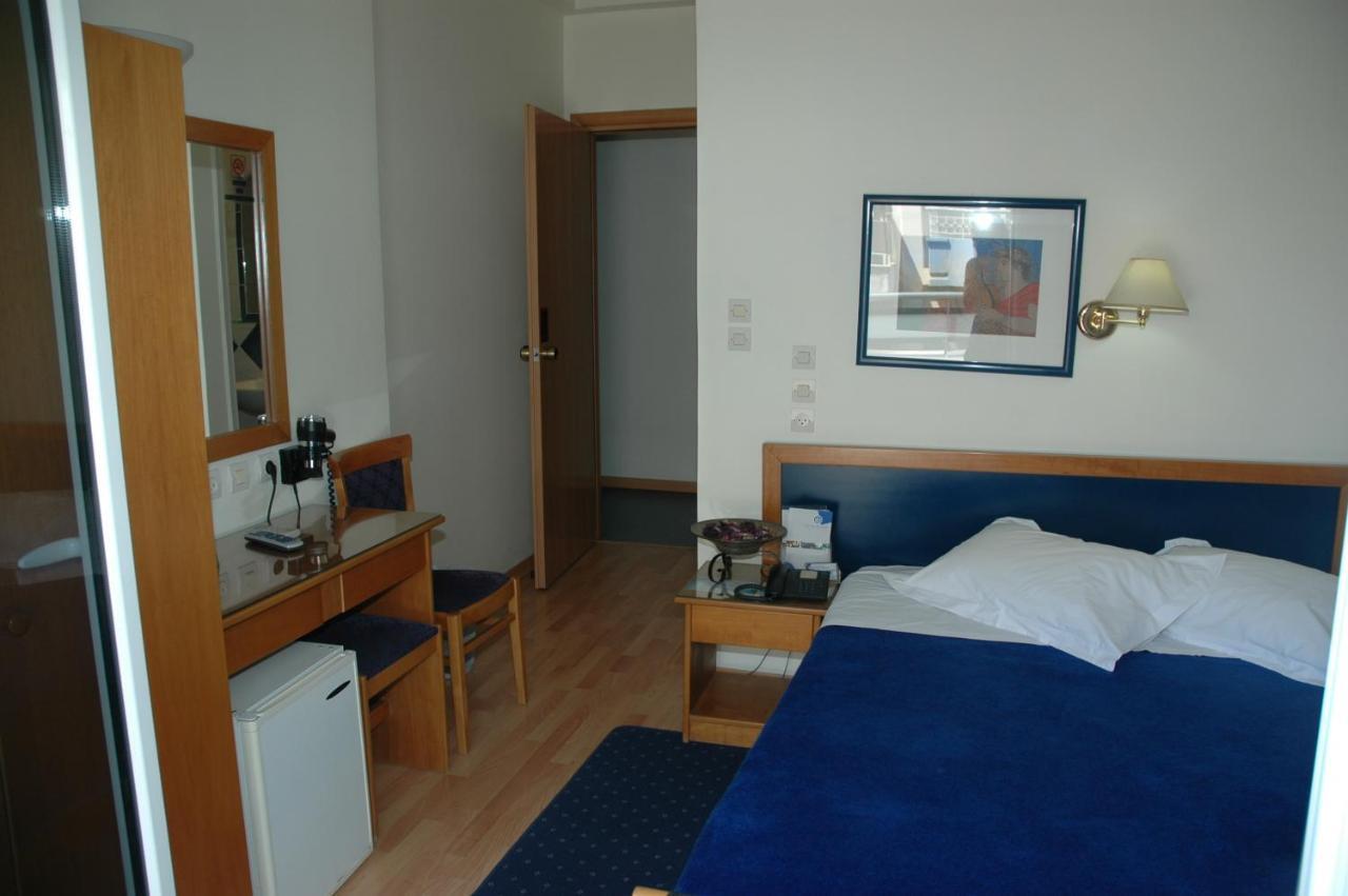 Hotel Elena Lamía Pokoj fotografie